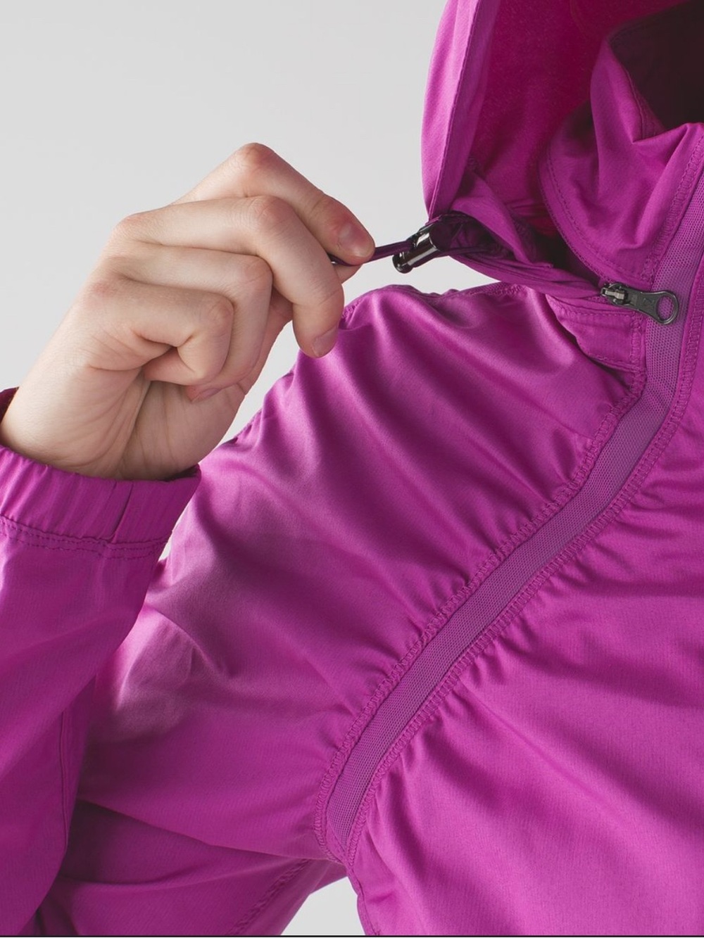 Lightweight Lululemon Women's Hooded Running Jacket in Ultra Violet - Picture 6 of 13